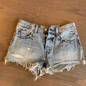 High waisted Levi’s shorts